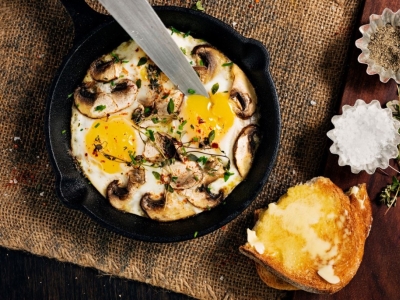 Recette simple et originale : CHAMPIGNONS ET ŒUFS AU CAFÉ